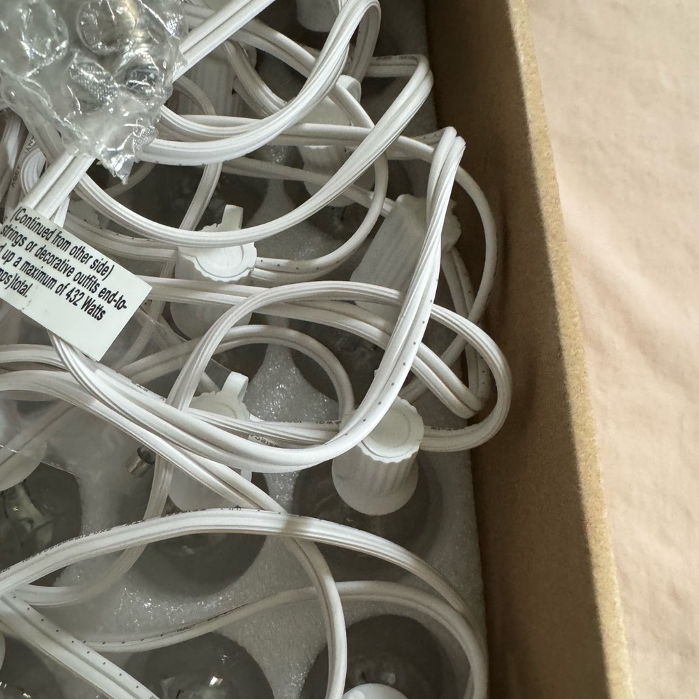 25 Ft WHITE OUTDOOR STRING LIGHTS NIB - Picture 3 of 6